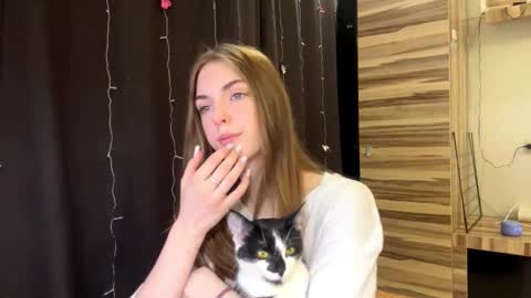 Polly online show from March 10, 8:30 am