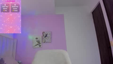 Snapshot of caylin_jordan chatting on November 6, 1:12 pm Cay online show from November 6, 1:12 pm