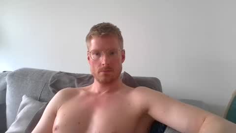 Snapshot of ccloser87 chatting on April 1, 3:31 pm ccloser87 online show from April 1, 3:31 pm