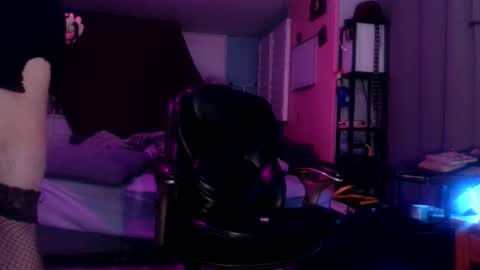 Snapshot of cdandsexywife chatting on October 28, 7:12 am CDandSexyWife online show from October 28, 7:12 am