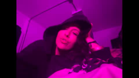 Snapshot of cece_vibez chatting on December 1, 4:34 pm cece_vibez online show from December 1, 4:34 pm