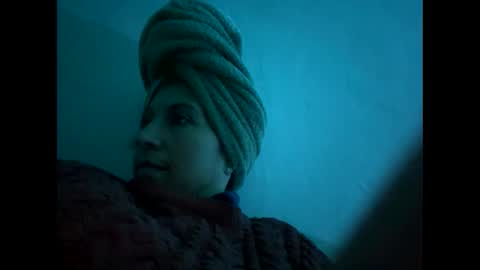 Snapshot of cece_vibez chatting on December 21, 3:02 am cece_vibez online show from December 21, 3:02 am