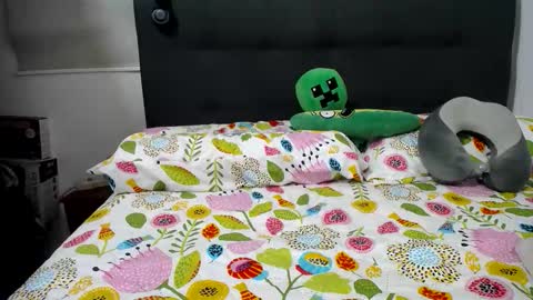 ceci online show from November 26, 9:49 pm