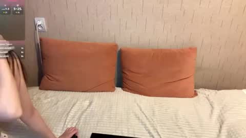 Gina and Dora online show from April 18, 7:58 pm