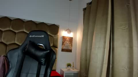 celene_rosejs online show from April 28, 11:15 am