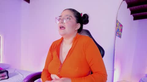 Snapshot of celeste_beckham chatting on October 10, 5:06 am celeste_beckham online show from October 10, 5:06 am