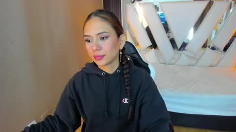 SARA  online show from March 31, 11:54 am