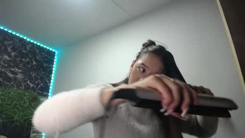 Snapshot of celeste_polis chatting on October 16, 8:21 pm celeste_polis online show from October 16, 8:21 pm