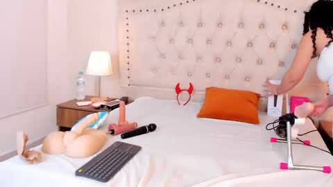 CELESTE MIRANDA online show from November 21, 12:15 pm