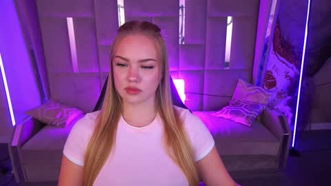 Snapshot of celestenoirr chatting on September 15, 1:11 pm celestenoirr online show from September 15, 1:11 pm