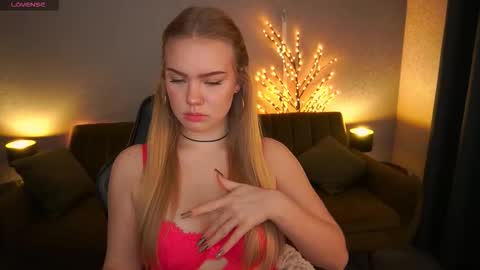 Snapshot of celestenoirr chatting on December 3, 8:12 am celestenoirr online show from December 3, 8:12 am