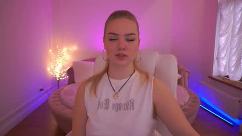 celestenoirr online show from December 18, 7:58 am