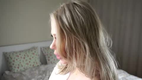 Snapshot of celestial_grace chatting on April 7, 1:22 pm Mellani online show from April 7, 1:22 pm