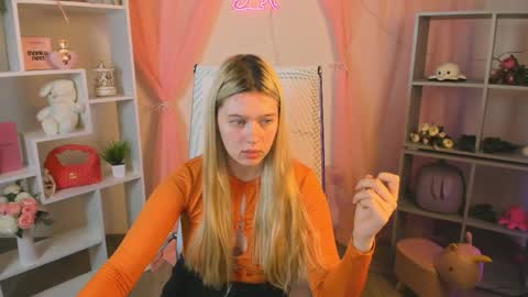 your cute kitty online show from April 7, 4:18 pm