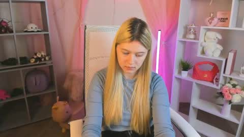 your cute kitty online show from April 11, 3:49 pm