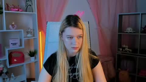 Snapshot of celestinemauriac chatting on May 4, 6:37 pm your cute kitty online show from May 4, 6:37 pm