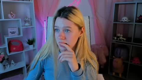 Snapshot of celestinemauriac chatting on May 7, 6:46 pm your cute kitty online show from May 7, 6:46 pm
