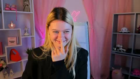 Snapshot of celestinemauriac chatting on May 14, 6:47 pm your cute kitty online show from May 14, 6:47 pm