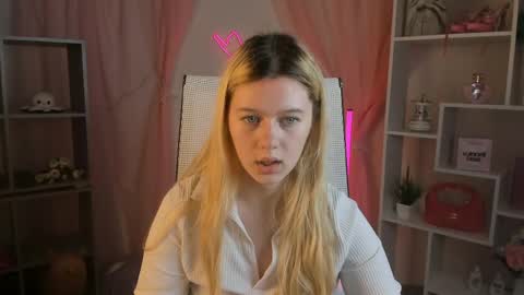 Snapshot of celestinemauriac chatting on May 19, 6:58 pm your cute kitty online show from May 19, 6:58 pm