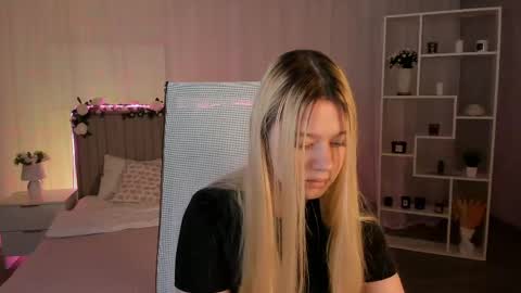 Snapshot of celestinemauriac chatting on May 24, 8:25 pm your cute kitty online show from May 24, 8:25 pm