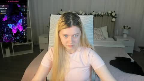 Snapshot of celestinemauriac chatting on May 29, 8:07 pm your cute kitty online show from May 29, 8:07 pm
