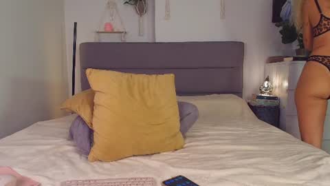 Snapshot of celin_summer chatting on August 7, 3:03 pm Celin online show from August 7, 3:03 pm