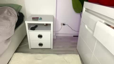 Snapshot of celine_roxelle chatting on January 6, 5:27 pm Celine Roxelle online show from January 6, 5:27 pm