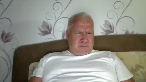 Snapshot of celli68 chatting on July 5, 11:39 am celli68 online show from July 5, 11:39 am