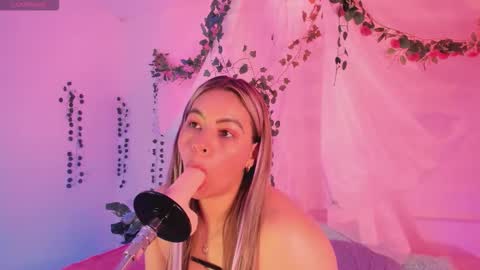 Hello guys my name is Sofi and Lizzie and  Vanessa online show from November 12, 1:17 am