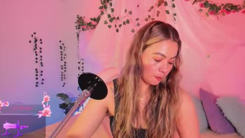 Hello guys my name is Sofi and Lizzie and  Vanessa online show from November 25, 2:33 am