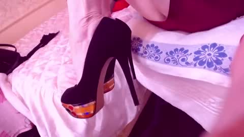 Snapshot of cerisedodd chatting on February 19, 12:57 am Cerise online show from February 19, 12:57 am