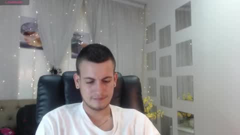 Snapshot of cerokershelby chatting on January 5, 10:19 pm Ceroke online show from January 5, 10:19 pm