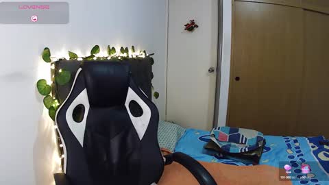 Snapshot of cerso1 chatting on December 4, 1:25 am Cerso online show from December 4, 1:25 am