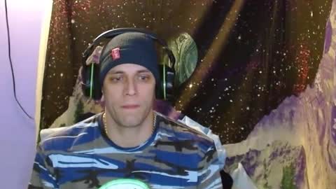 Snapshot of cguffey2284 chatting on January 8, 4:23 am cguffey2284 online show from January 8, 4:23 am