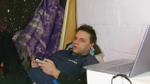 Snapshot of cguffey2284 chatting on January 29, 1:27 am cguffey2284 online show from January 29, 1:27 am