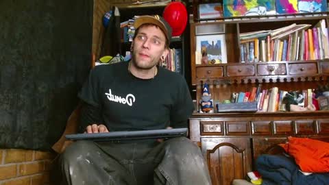 Snapshot of cguffey2284 chatting on March 7, 1:20 am cguffey2284 online show from March 7, 1:20 am