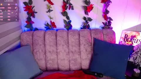 Snapshot of chaarlotte_1 chatting on December 21, 12:31 am charlotte online show from December 21, 12:31 am