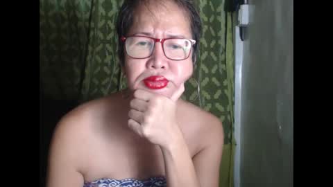 Snapshot of champaka123 chatting on December 15, 12:51 am champaka online show from December 15, 12:51 am