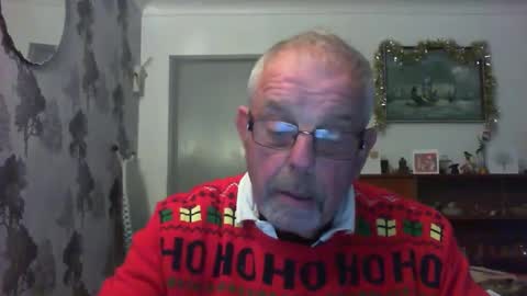 Snapshot of champers37 chatting on December 11, 2:54 pm Champers online show from December 11, 2:54 pm