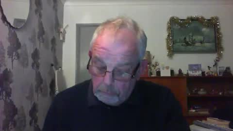 Snapshot of champers37 chatting on December 18, 8:14 pm Champers online show from December 18, 8:14 pm