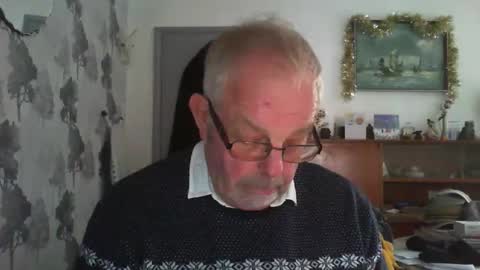 Snapshot of champers37 chatting on December 22, 10:28 am Champers online show from December 22, 10:28 am