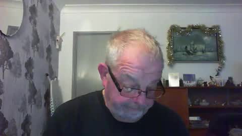 Snapshot of champers37 chatting on January 4, 8:28 am Champers online show from January 4, 8:28 am