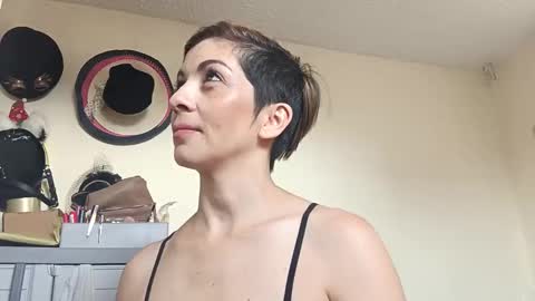 Snapshot of chanel_joliee chatting on October 19, 4:29 pm chanel online show from October 19, 4:29 pm
