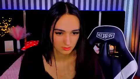 Snapshot of chanell_maon chatting on June 13, 1:31 pm chanell_maon online show from June 13, 1:31 pm