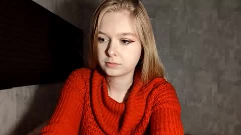 Snapshot of chanelledroz chatting on December 15, 9:02 am Lia online show from December 15, 9:02 am