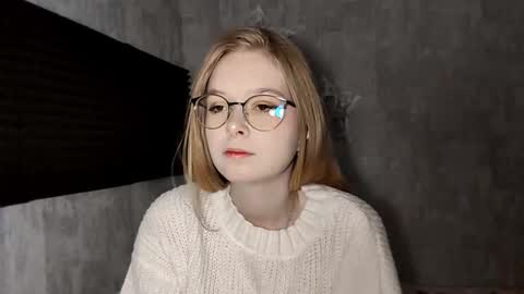 Snapshot of chanelledroz chatting on December 22, 7:16 am Lia online show from December 22, 7:16 am