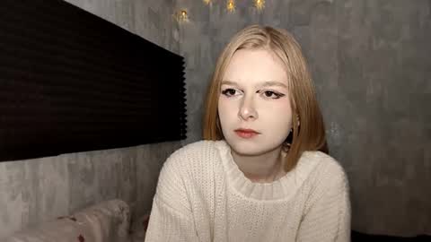 Snapshot of chanelledroz chatting on January 16, 6:17 am Lia online show from January 16, 6:17 am