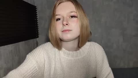 Snapshot of chanelledroz chatting on February 5, 6:18 am Lia online show from February 5, 6:18 am