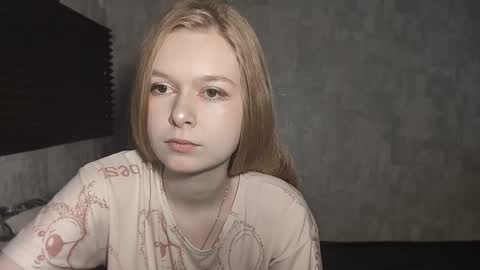 Snapshot of chanelledroz chatting on February 11, 7:13 am Lia online show from February 11, 7:13 am