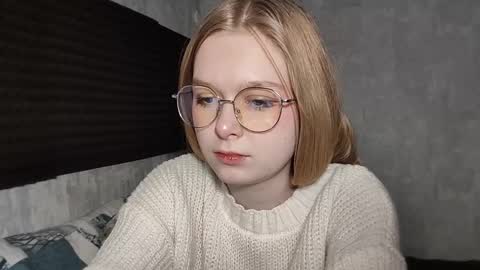 Snapshot of chanelledroz chatting on February 12, 7:14 am Lia online show from February 12, 7:14 am